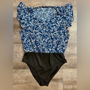 Shein Short-sleeved, Floral, Bodysuit. NWOT. V-neck, Blue and Black, Size Large